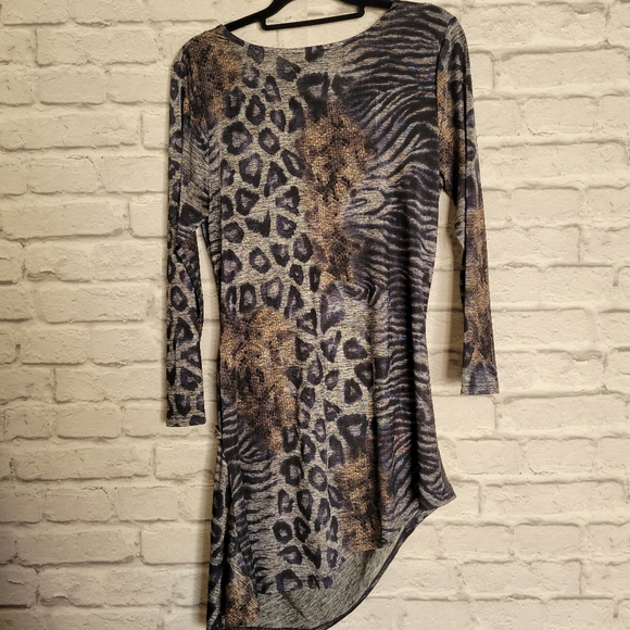 Akiera asymmetrical tunic top size large snake and leopard print - Picture 9 of 10